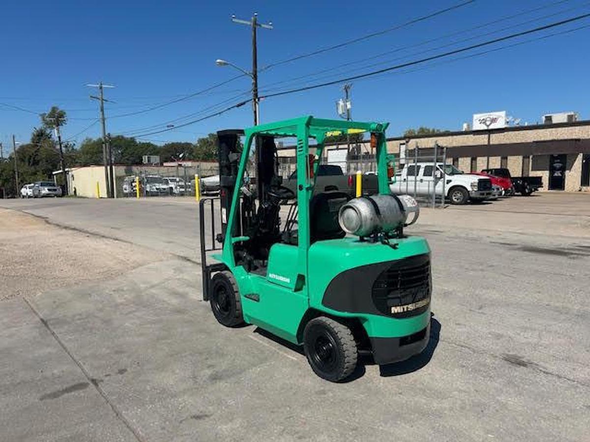 Used 2000 Mitsubishi FG25K