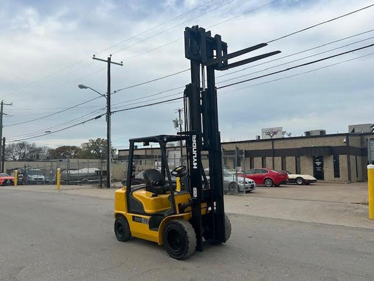 Used 2014 Hyundai 30D-7E