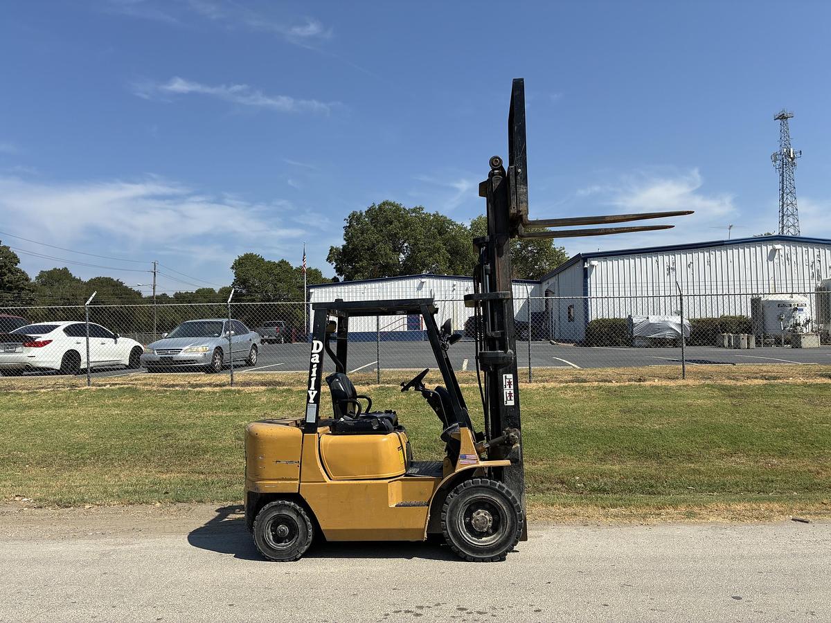 Used 2001 CAT DP25K