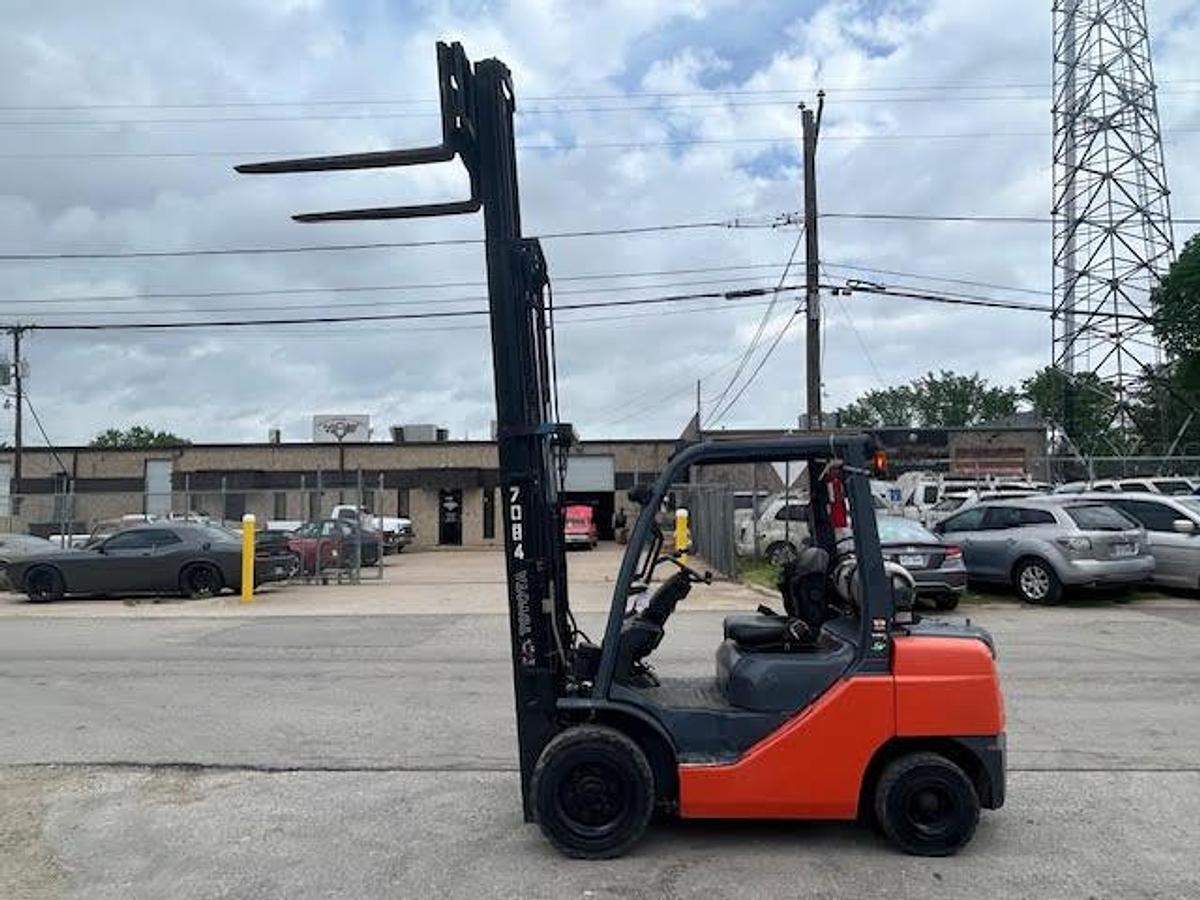 Used Toyota 8FGU30 6000LBS