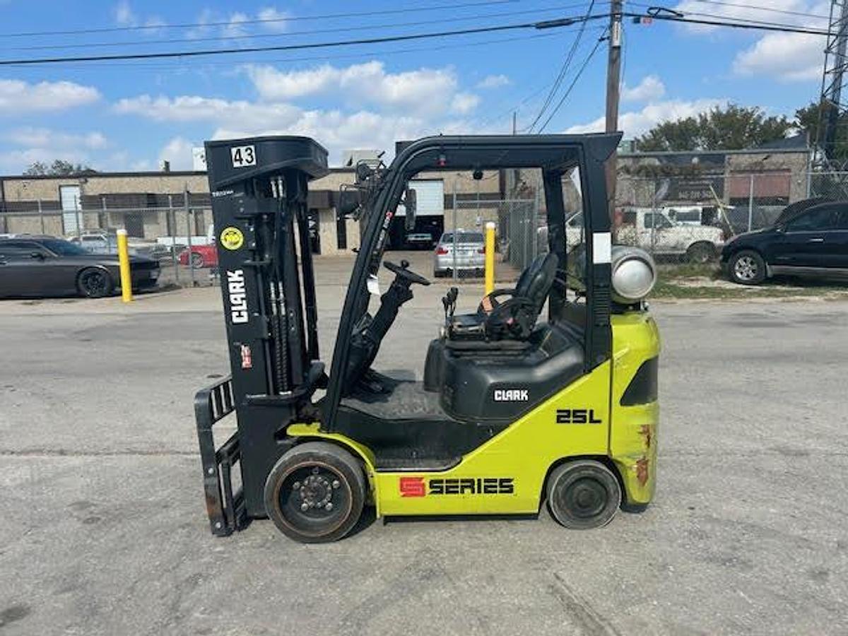 Used 2021 CLARK S25CL