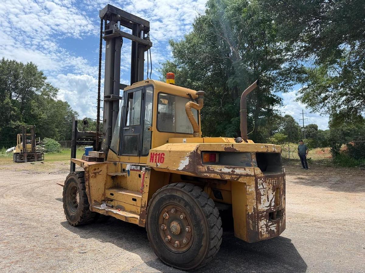 Used 2000 CAT DP135