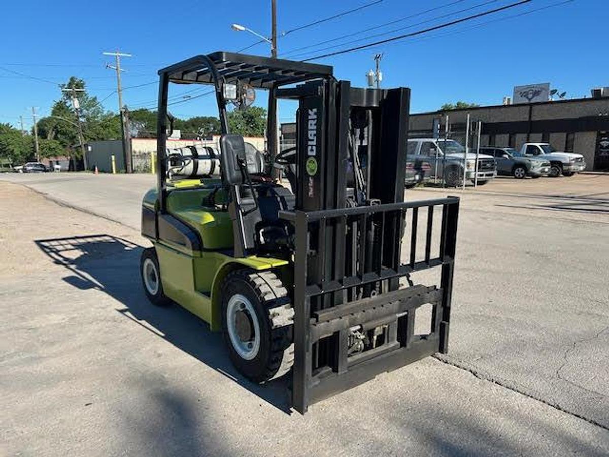 Used 2012 CLARK C40L