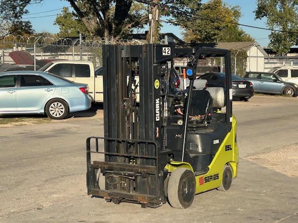 Used 2020 CLARK S25CL