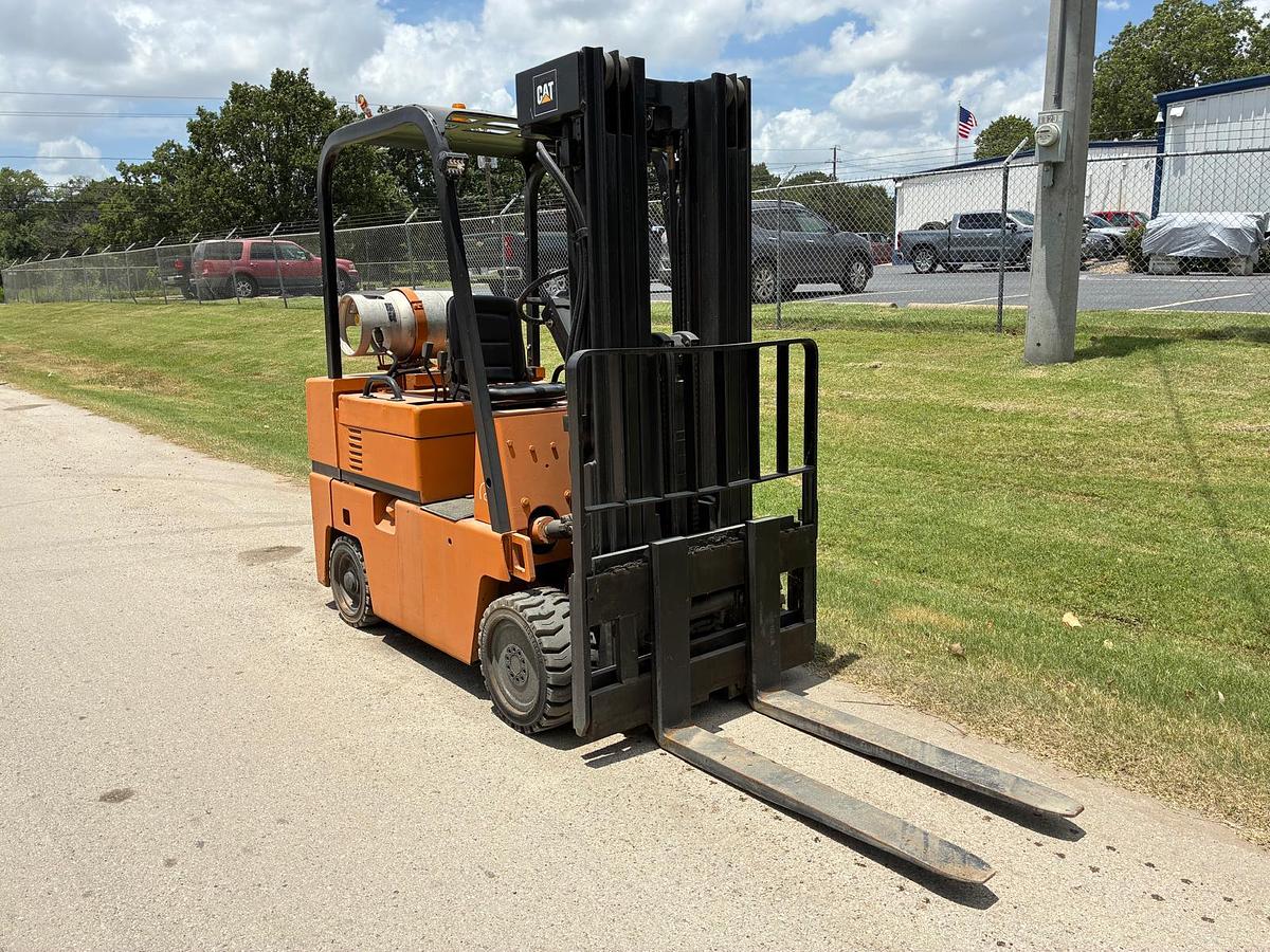Used 1990 CATERPILLAR TC60DSA
