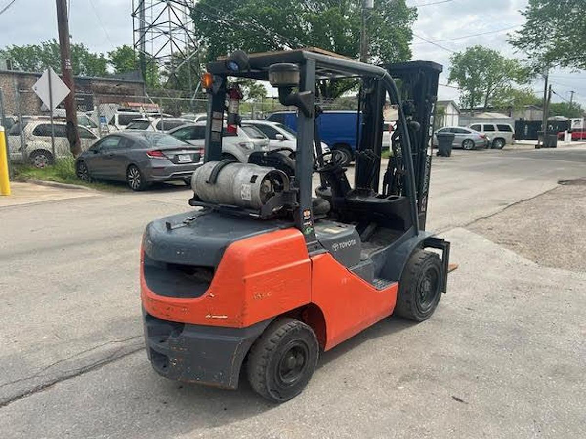 Used Toyota 8FGU30 6000LBS