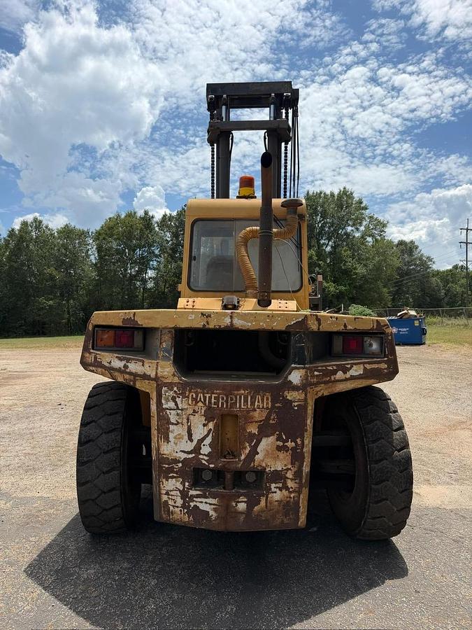 Used 2000 CAT DP135