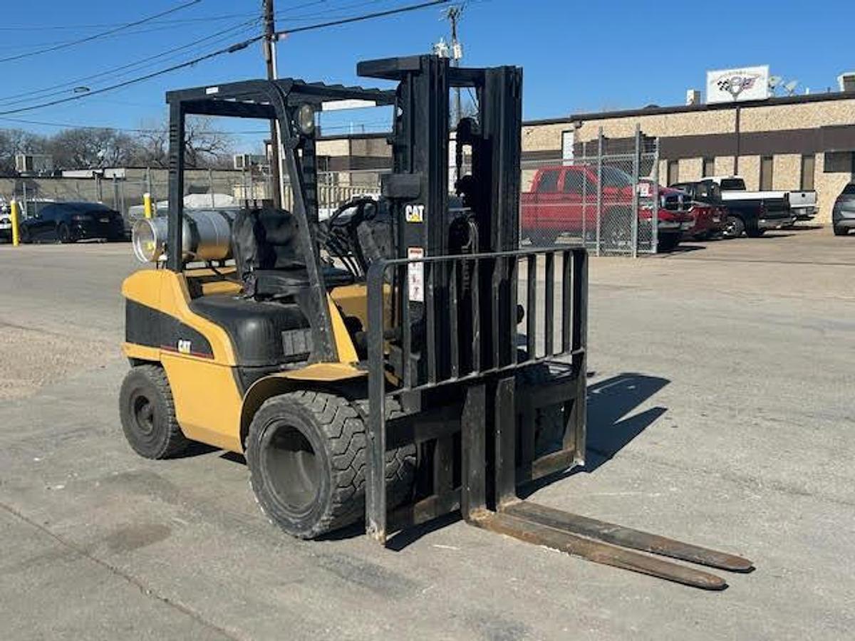 Used 2004 CAT 2C6000  6000LBS