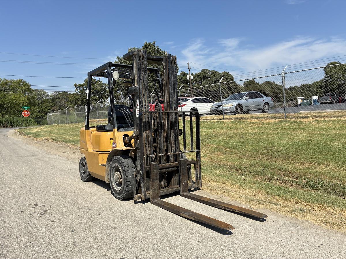 Used 2001 CAT DP25K
