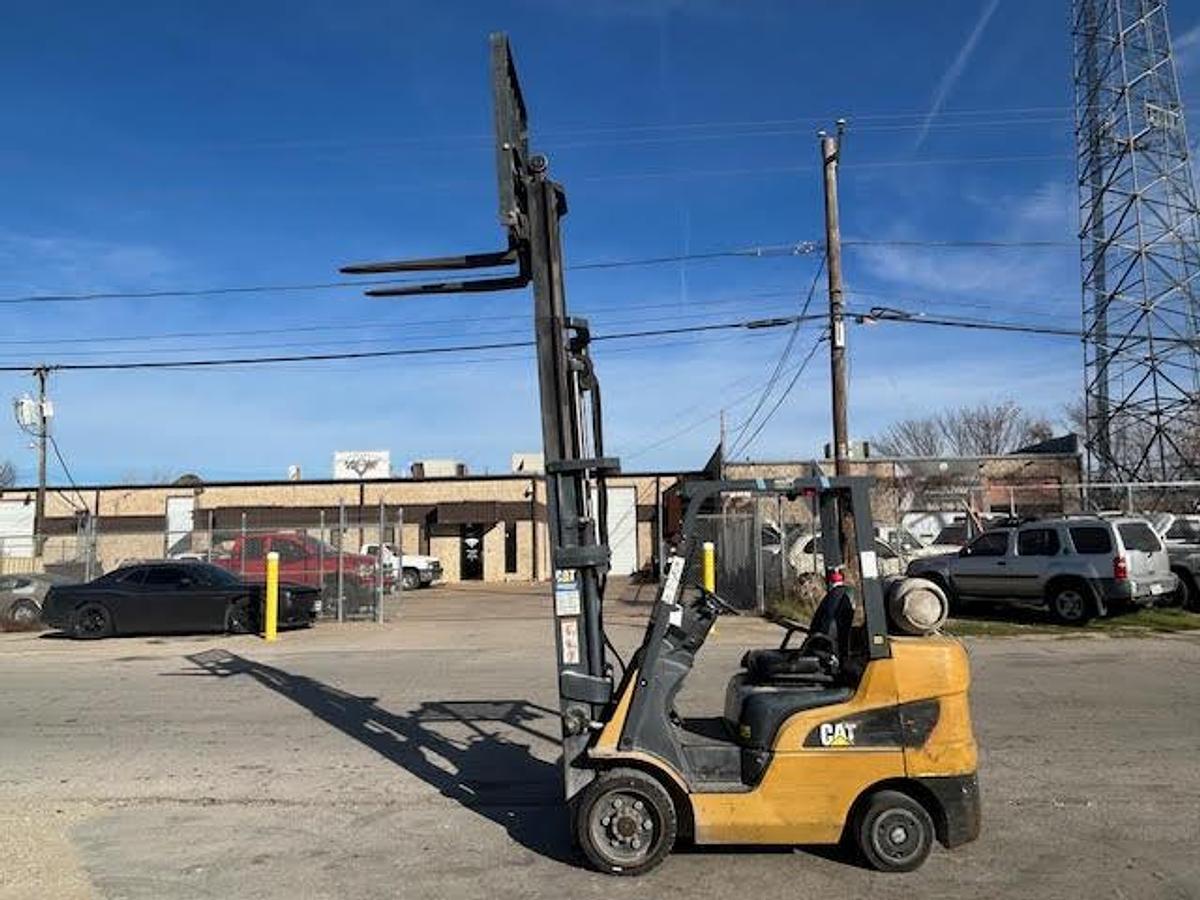 Used 2017 CAT 2C6000  6000LBS