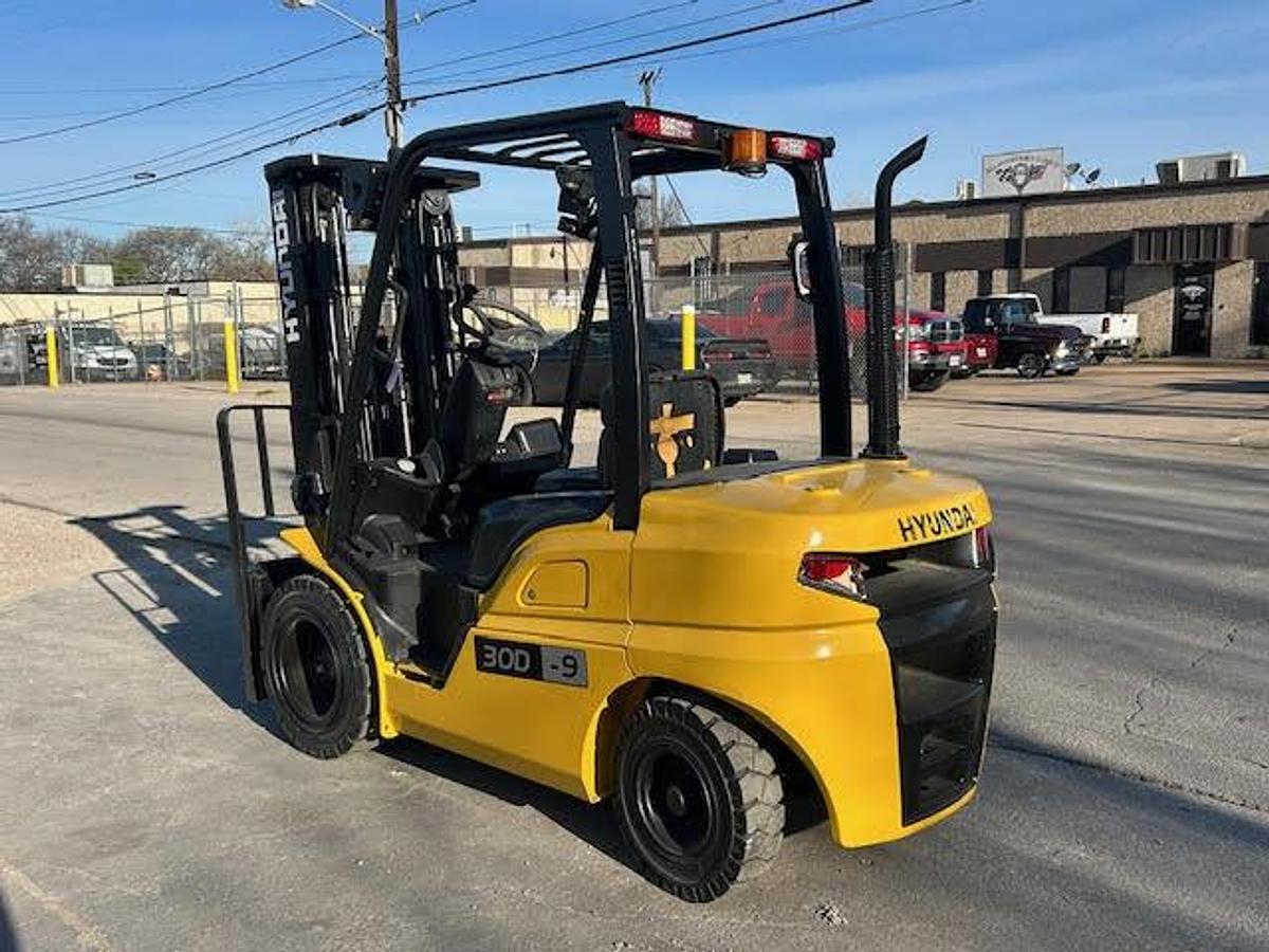 Used 2016 Hyundai 30D-9
