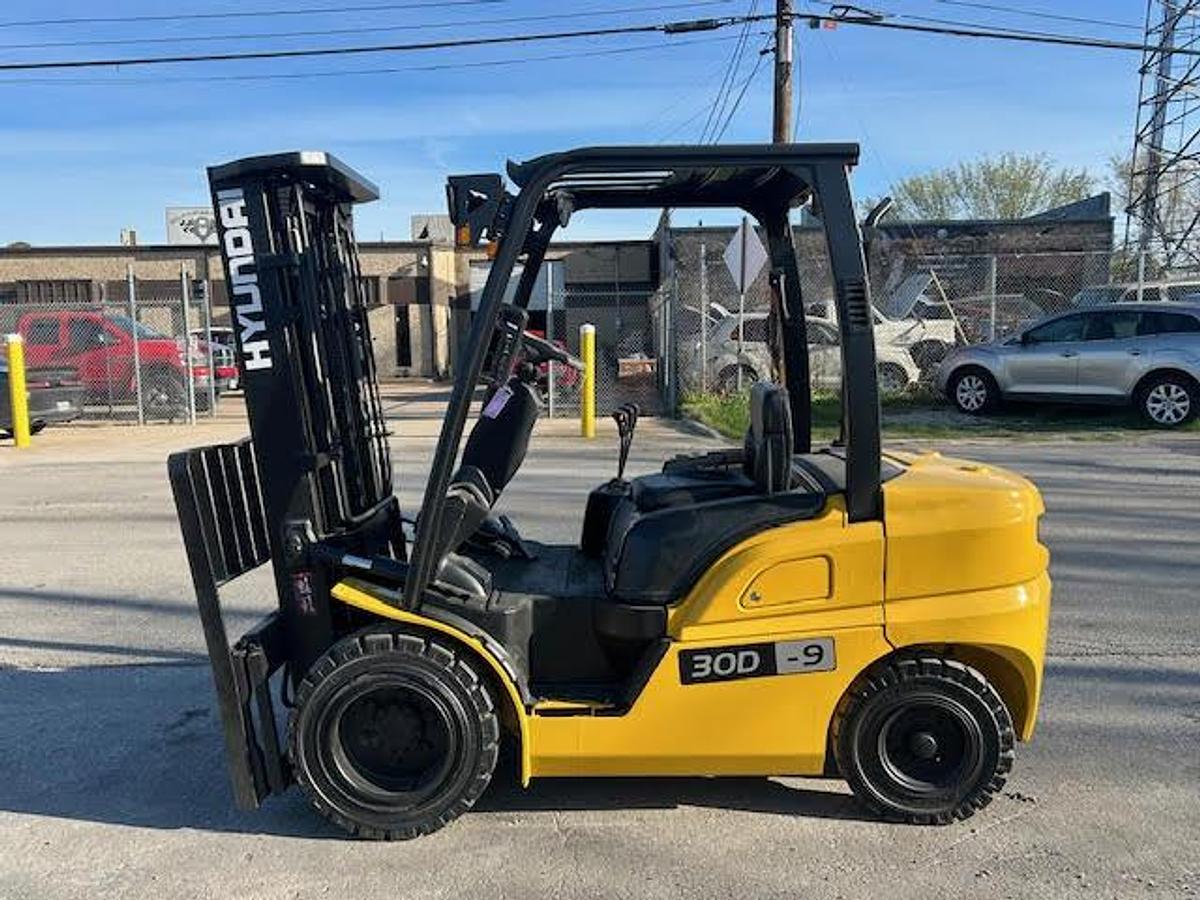 Used 2016 Hyundai 30D-9