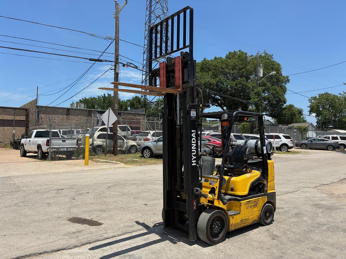 Used 2016 HYUNDAI 25LC-7S