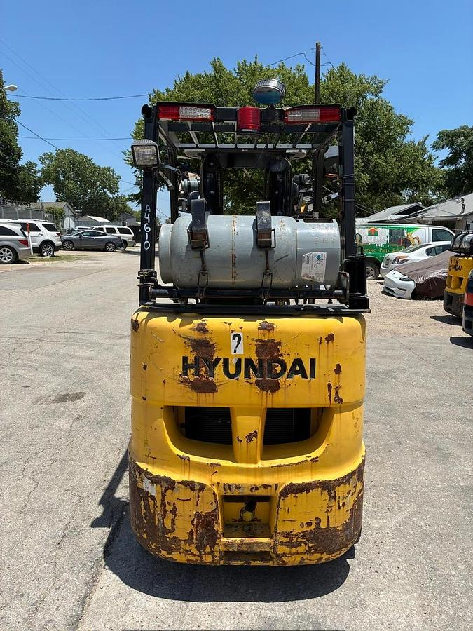 Used 2010 HYUNDAI 25LC-7S