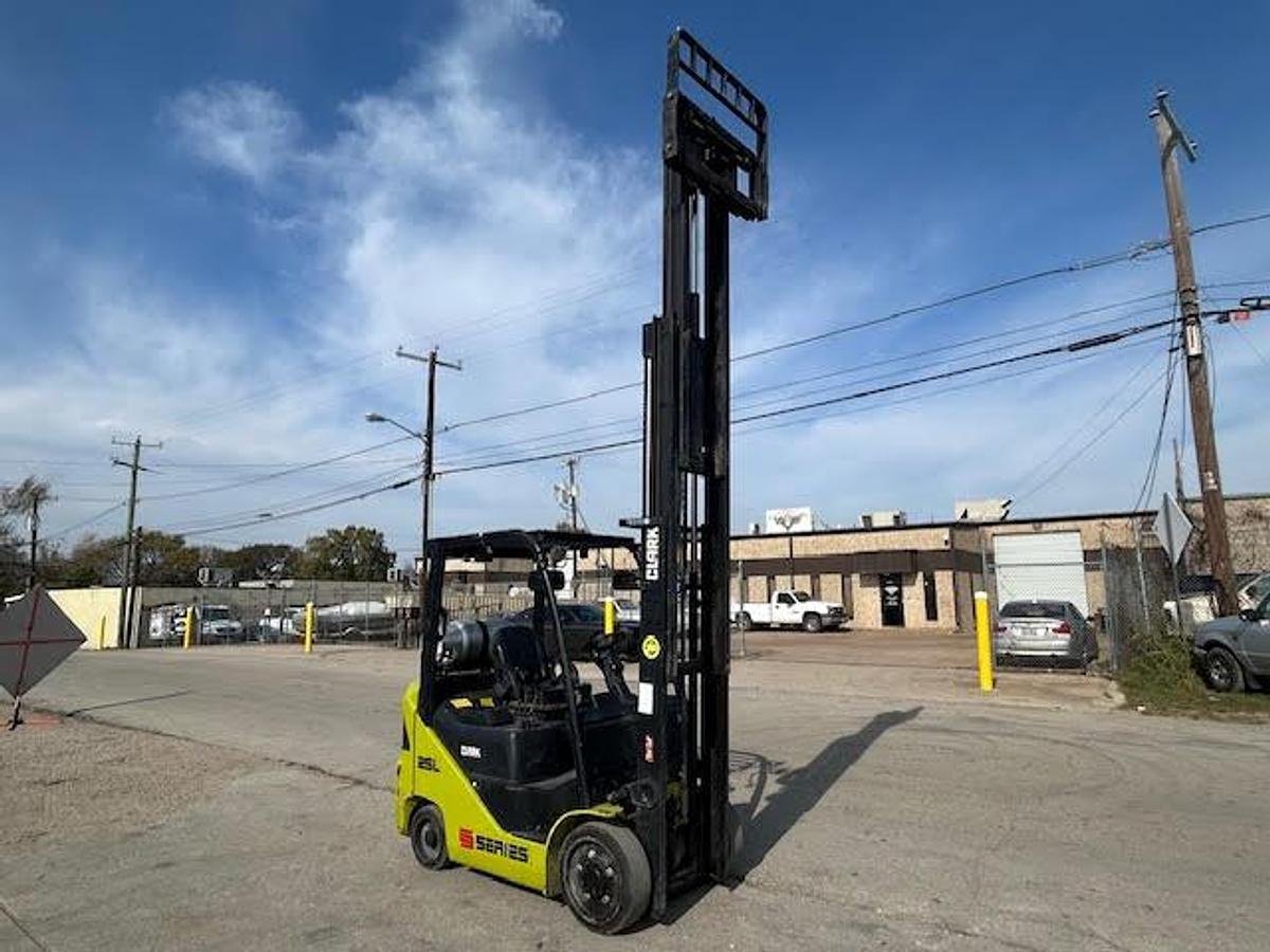 Used 2021 CLARK S25CL