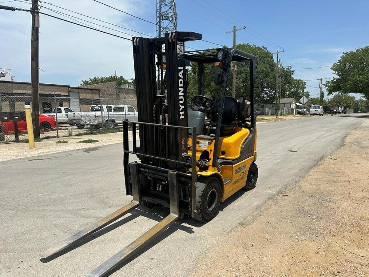 Used 2016 Hyundai 15LC-7M