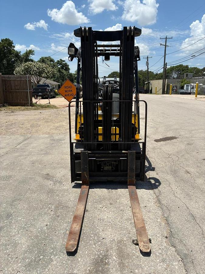 Used 2010 HYUNDAI 25LC-7S