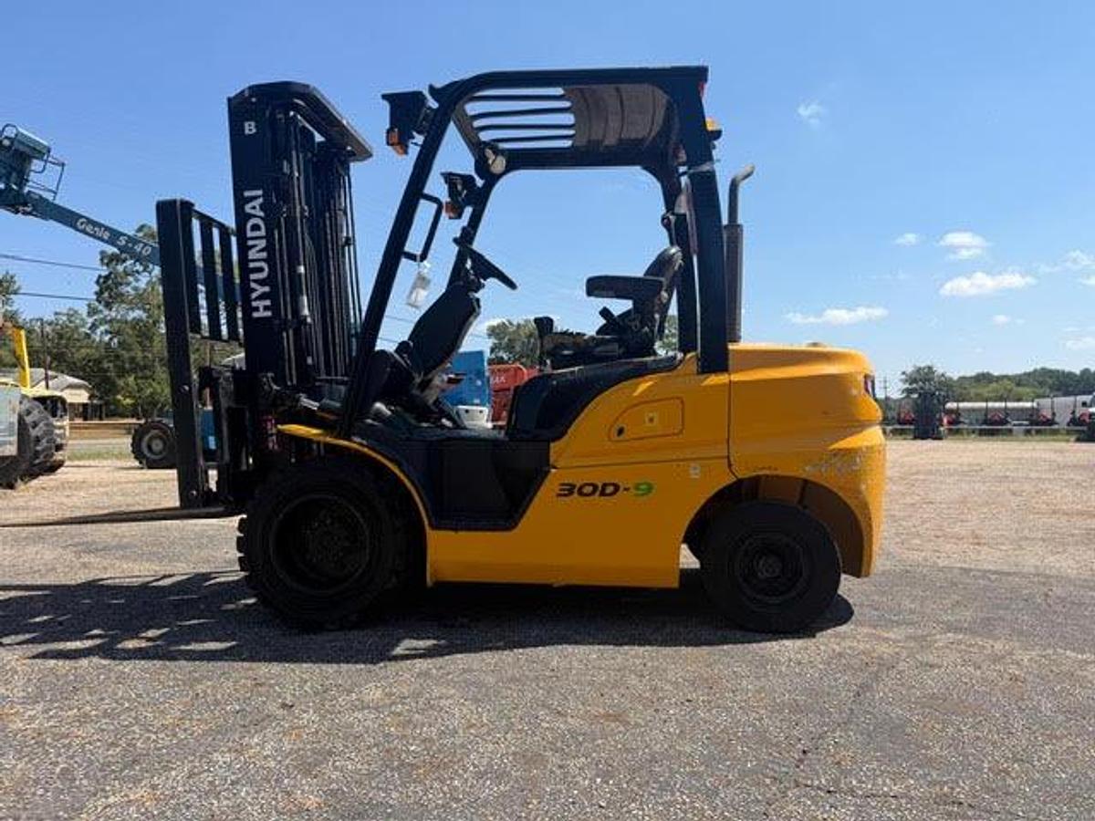 Used 2020 Hyundai 30D-9