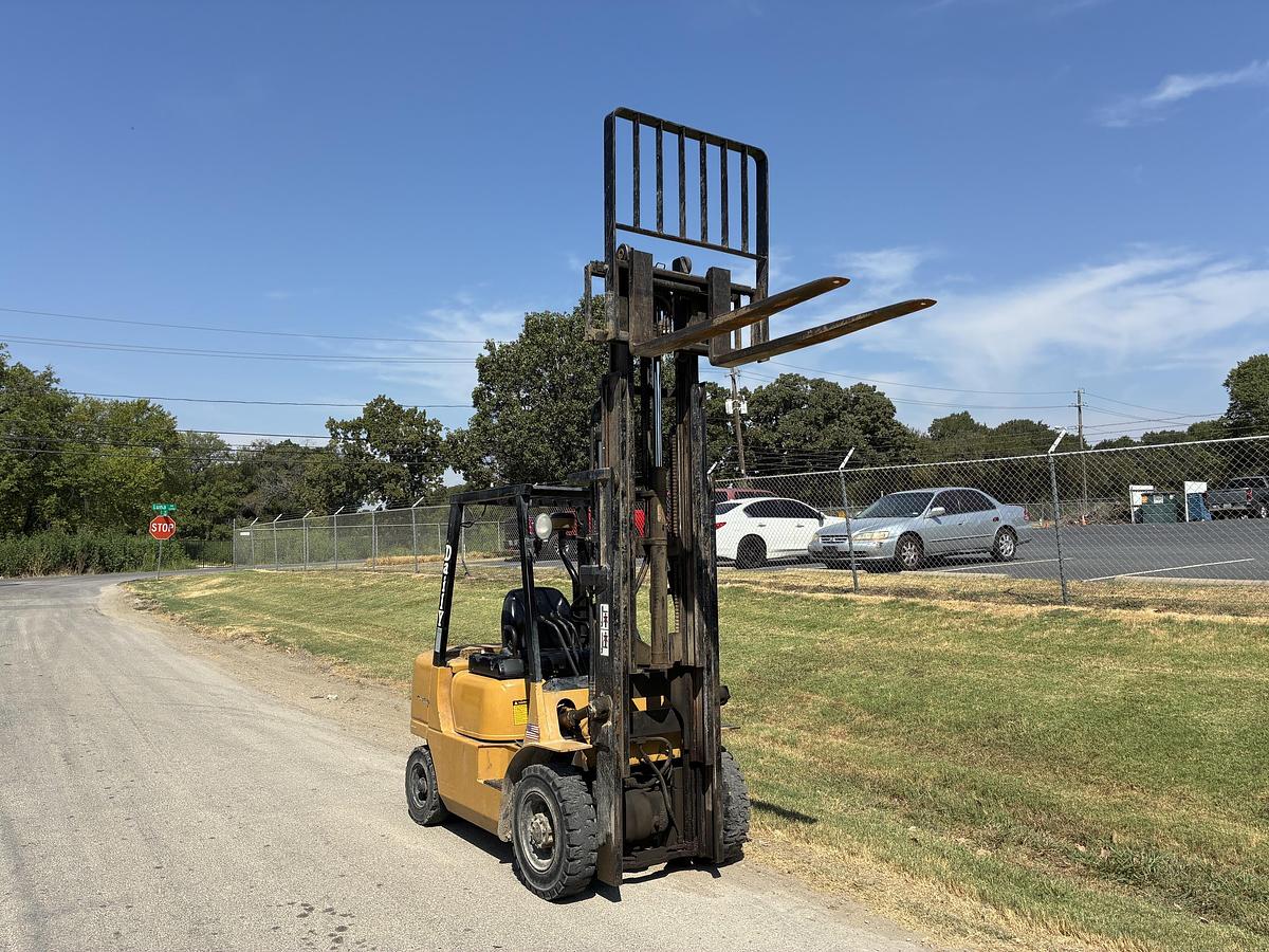 Used 2001 CAT DP25K