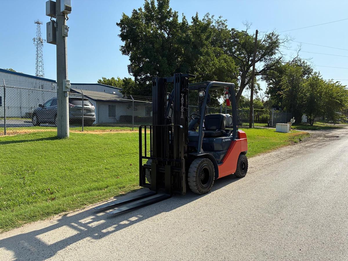 Used 2019 TOYOTA 8FGU25