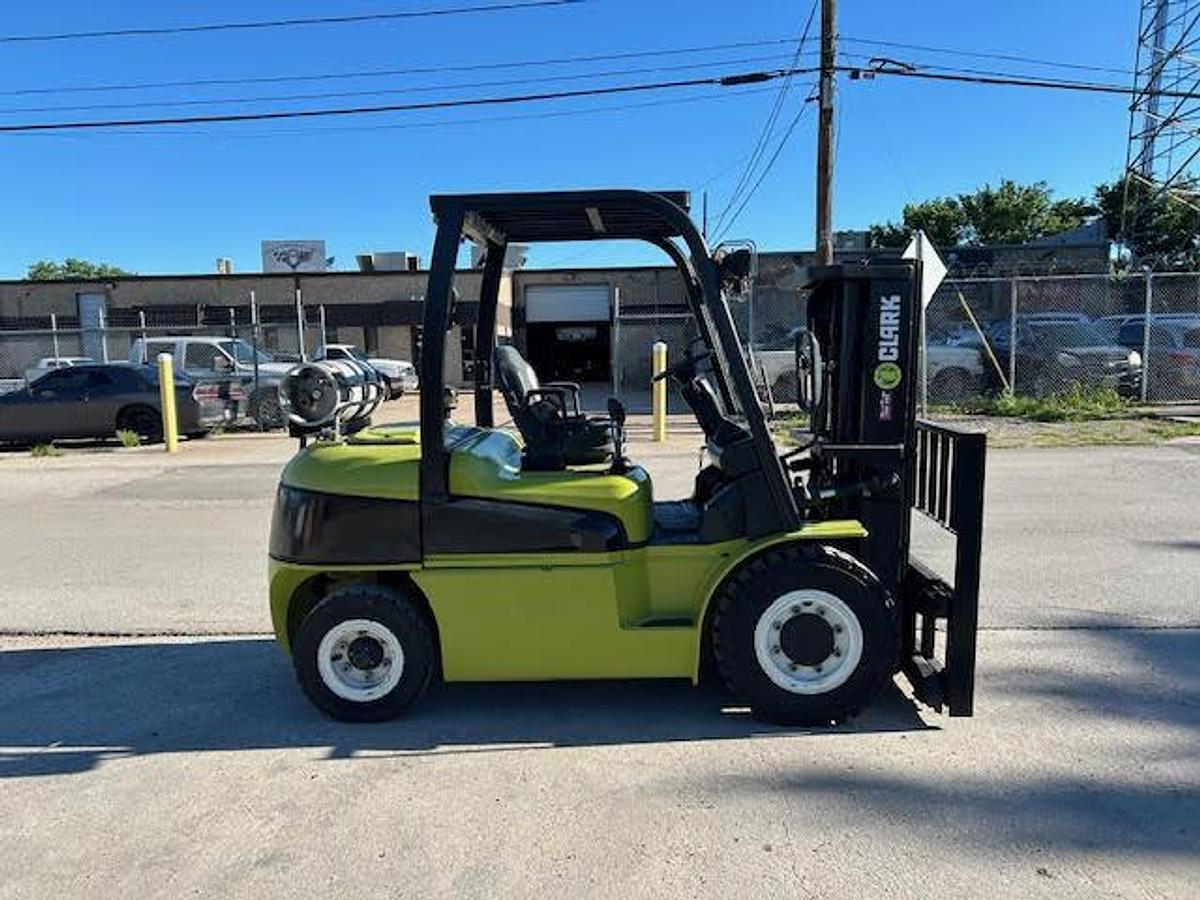 Used 2012 CLARK C40L