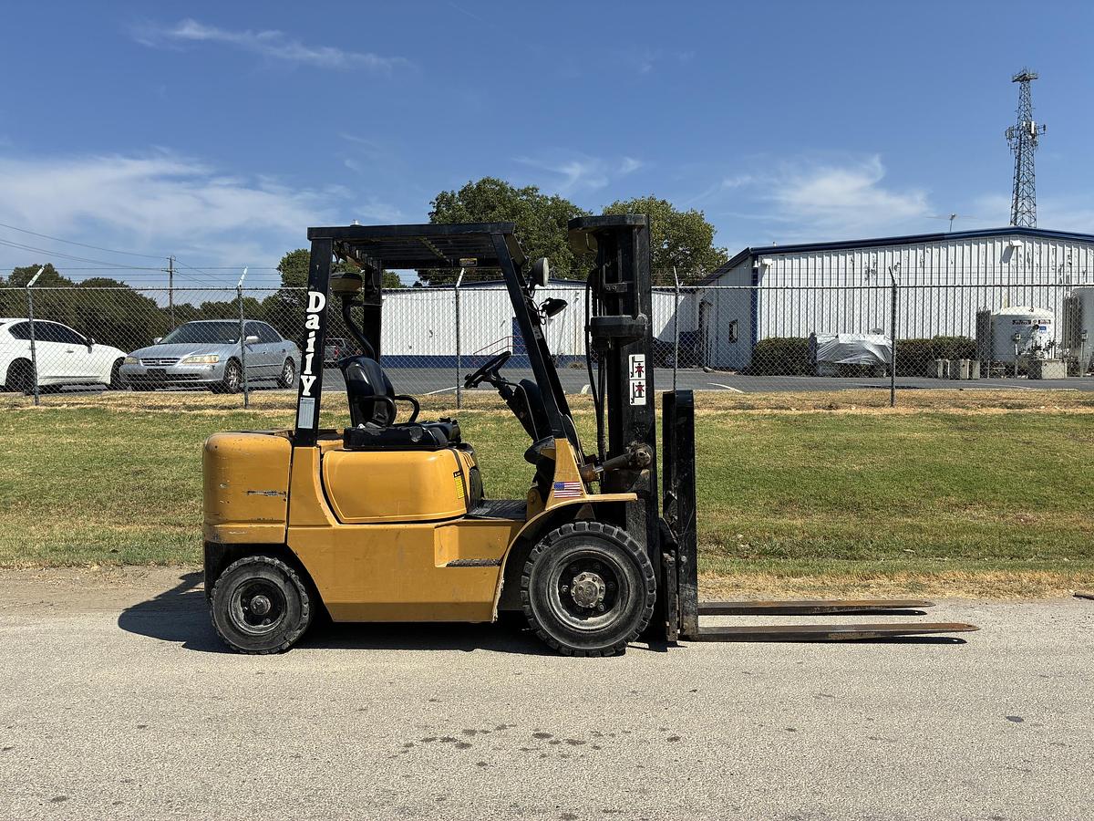 Used 2001 CAT DP25K