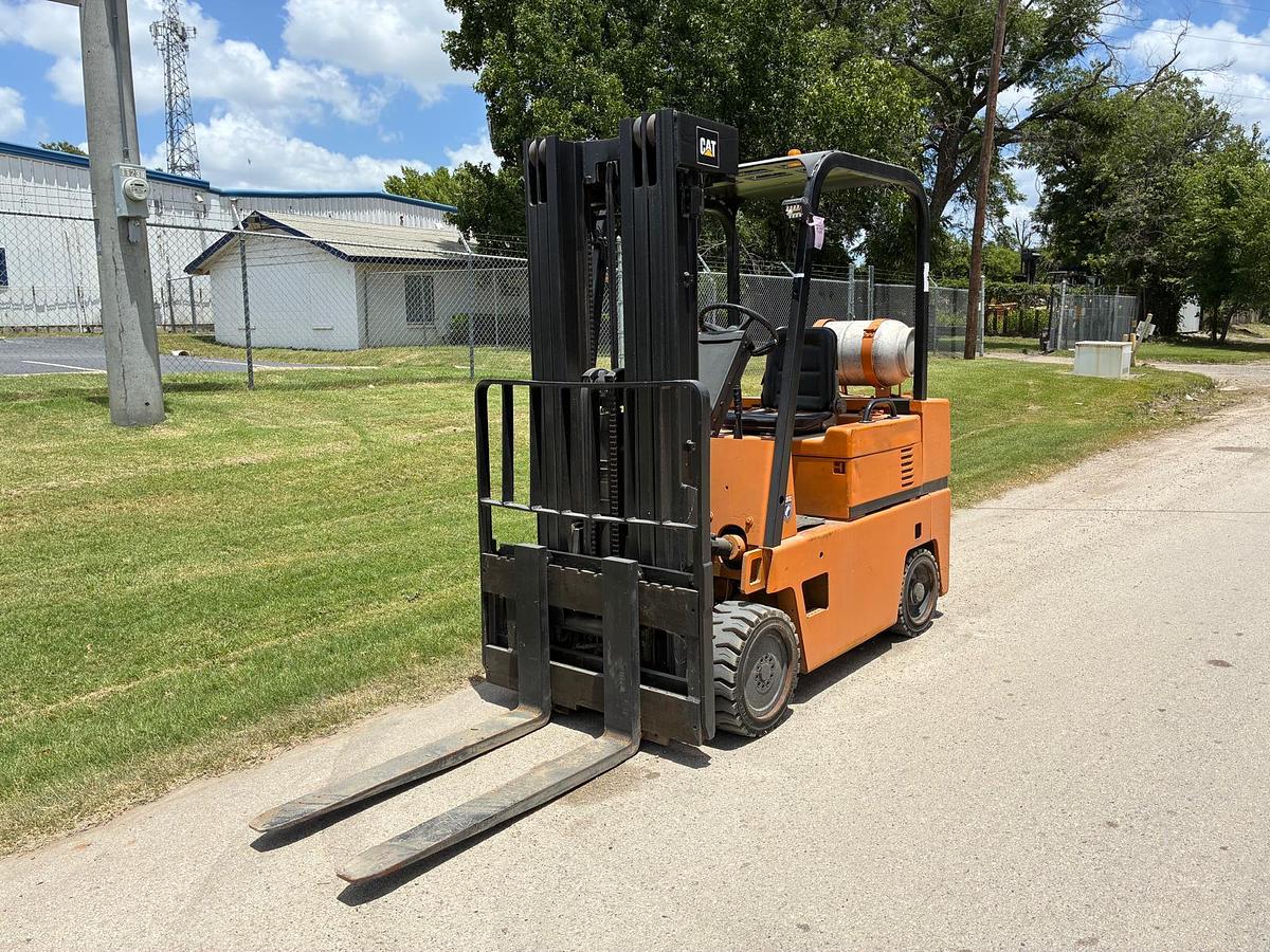 Used 1990 CATERPILLAR TC60DSA