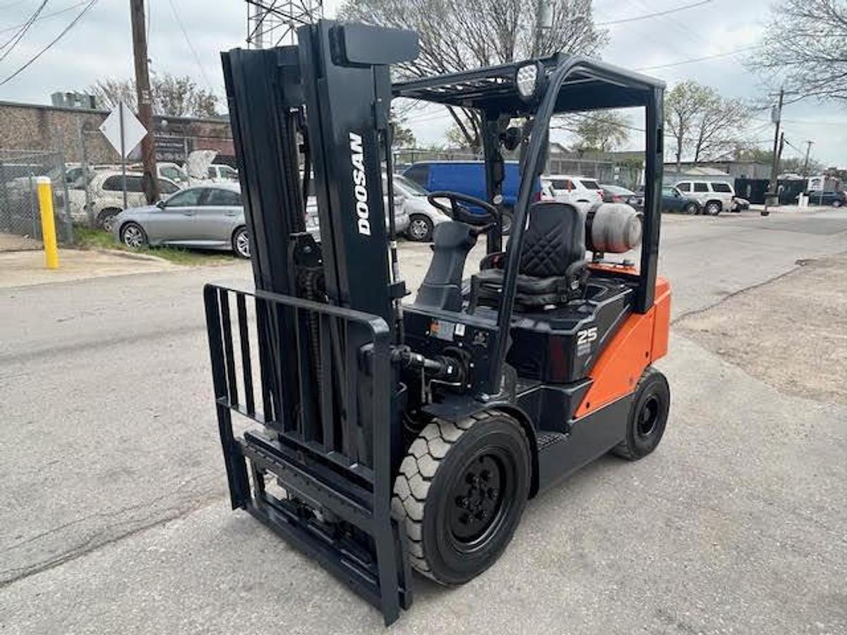 Used 2020 Doosan G25N-7