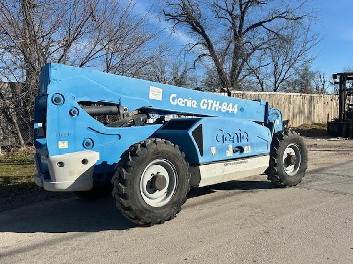 Used 2013 GENIE GTH-844
