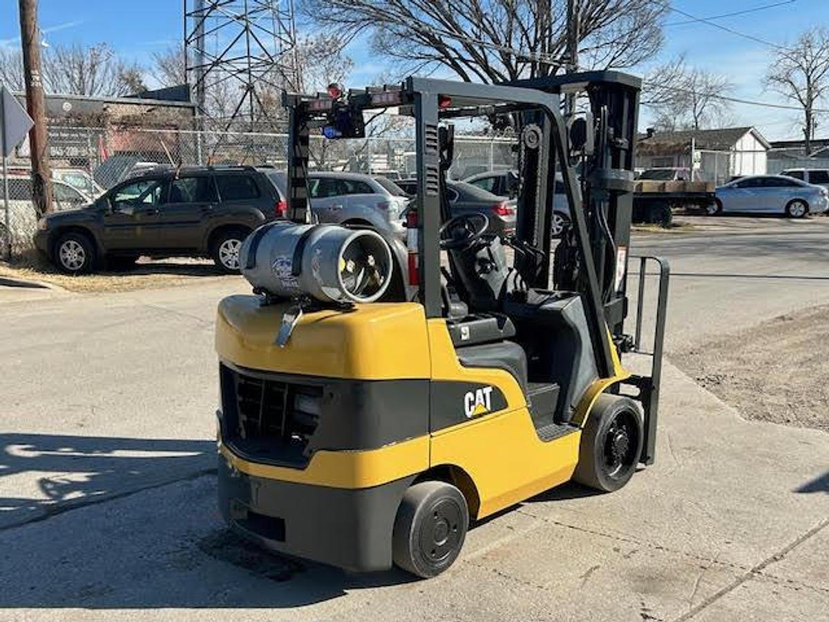 Used 2017 CAT 2C6000 6000LBS