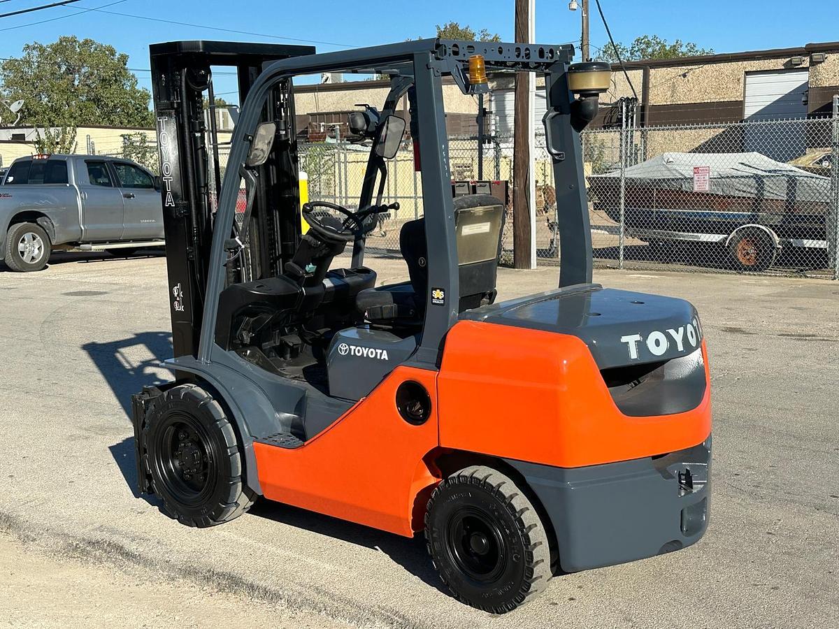 Used 2017 Toyota 8FDU32