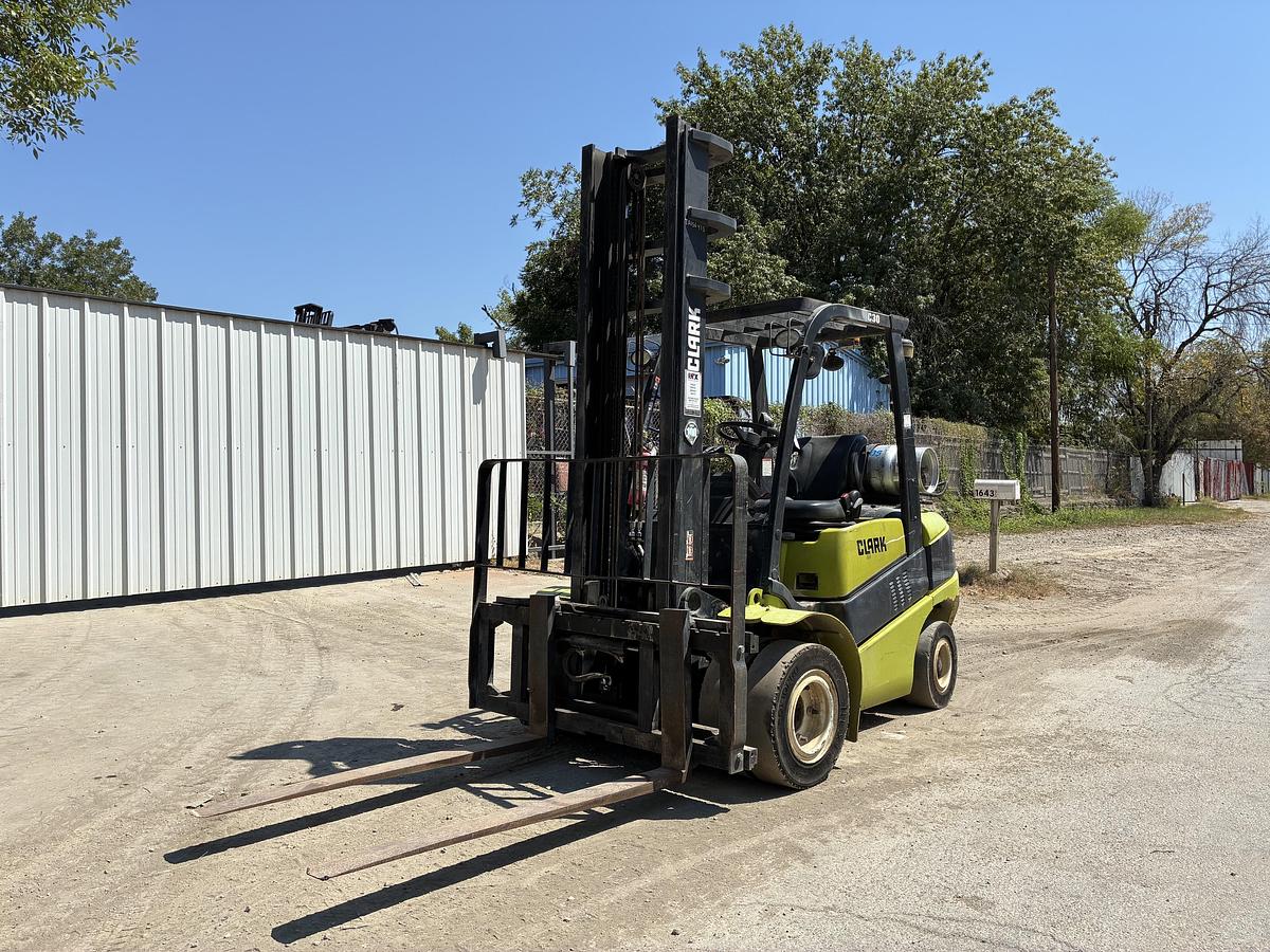 Used 2015 CLARK C30L