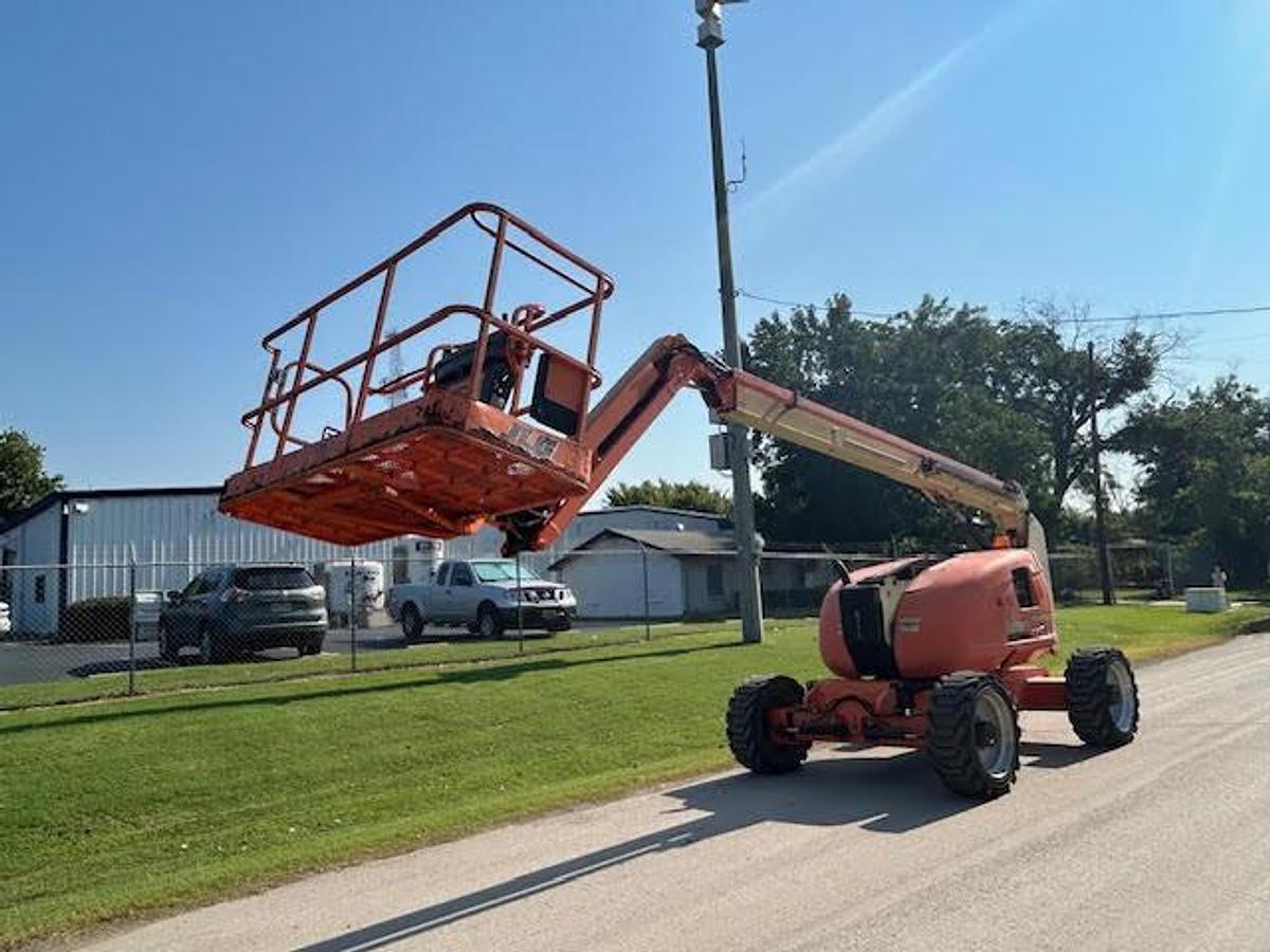 Used 2011 JLG 600AJ