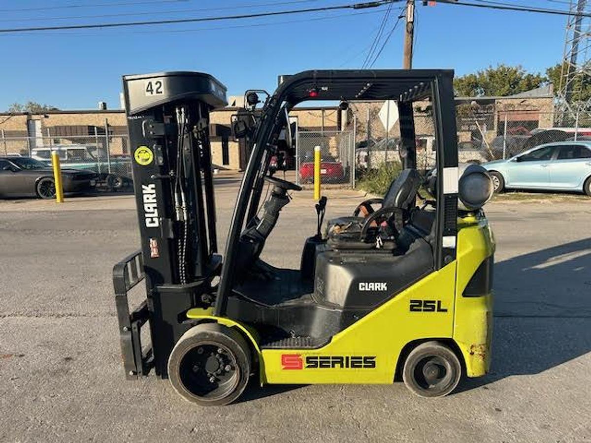 Used 2020 CLARK S25CL