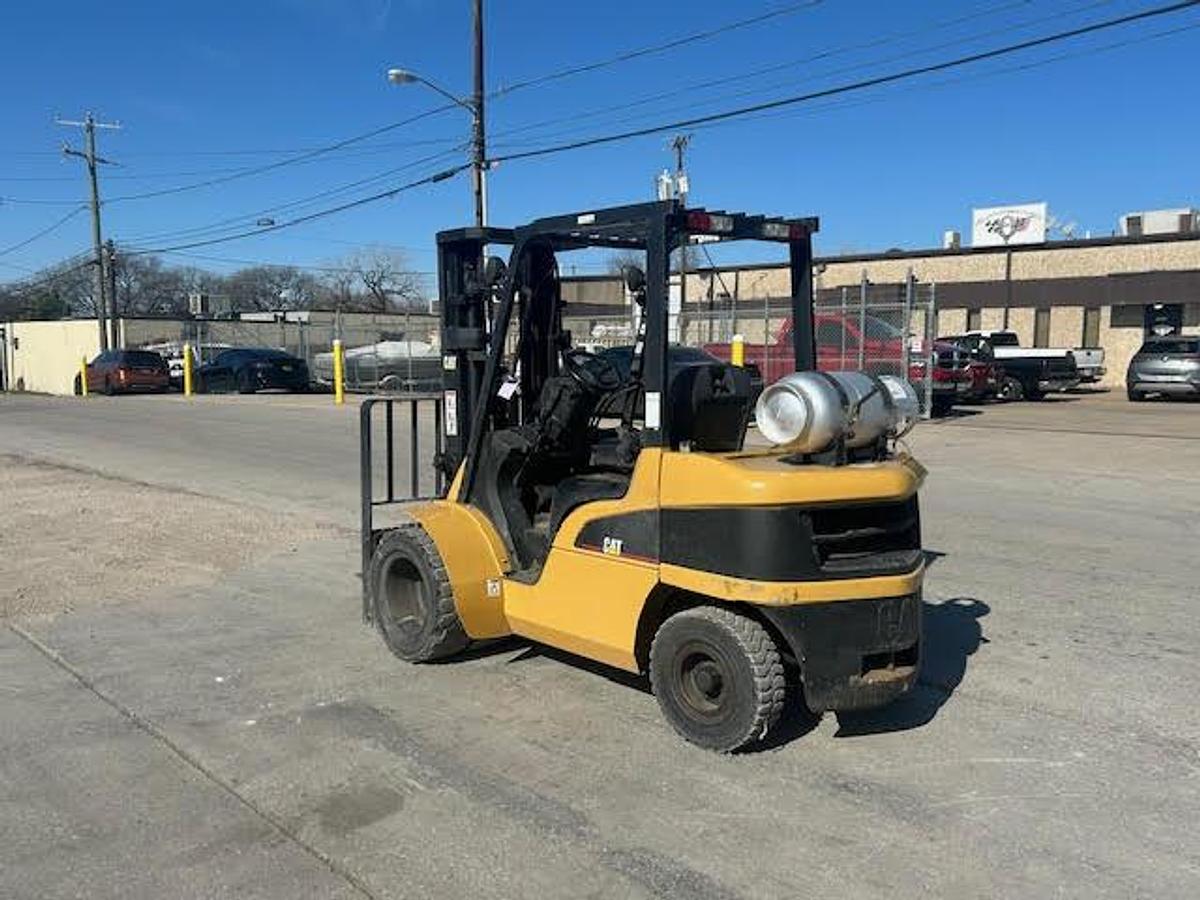 Used 2004 CAT 2C6000  6000LBS