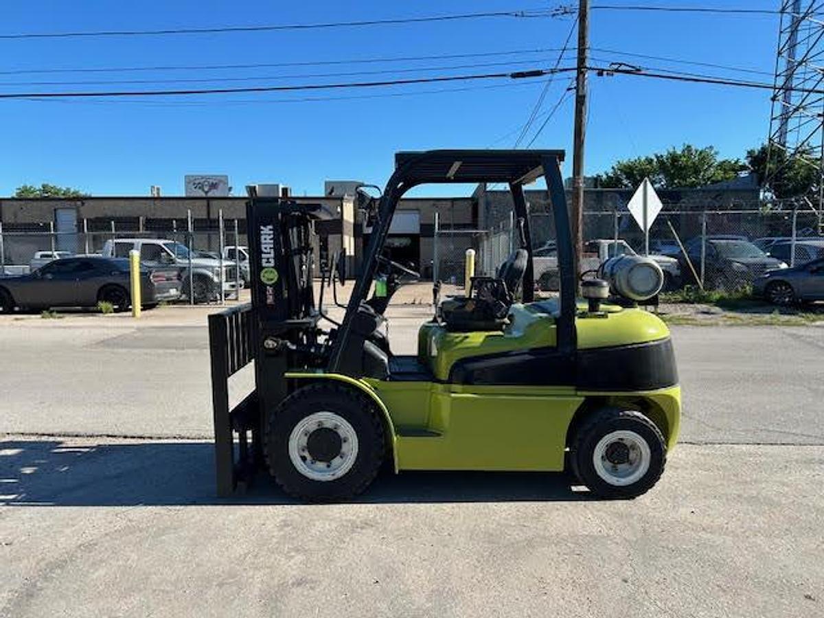 Used 2012 CLARK C40L