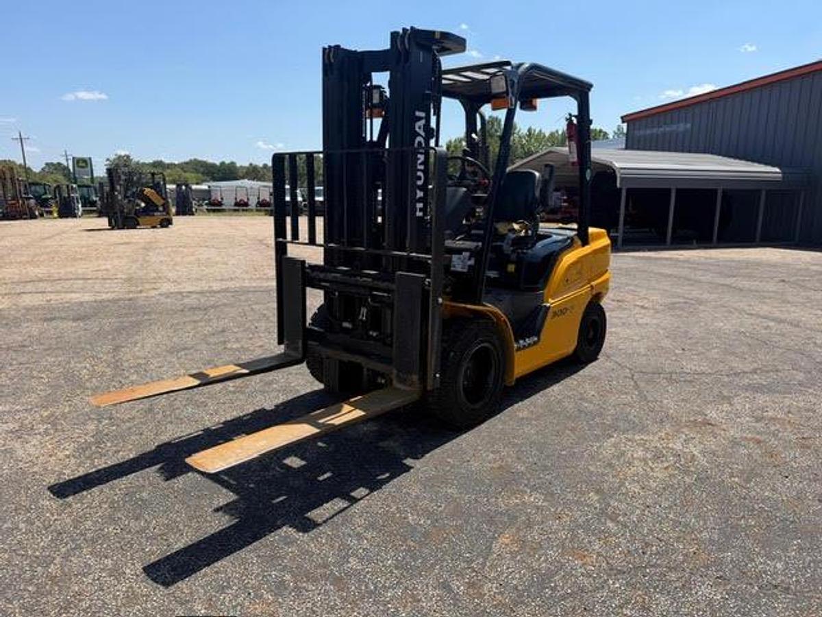 Used 2021 Hyundai 30D-9