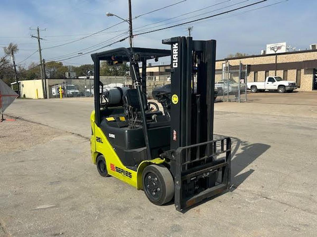 Used 2021 CLARK S25CL