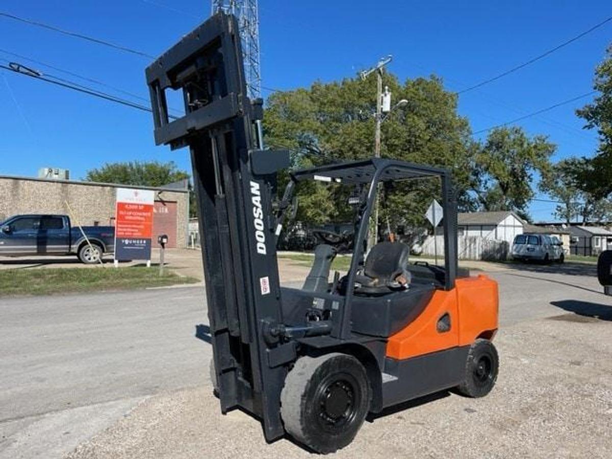 Used 2015 Doosan D45S-7