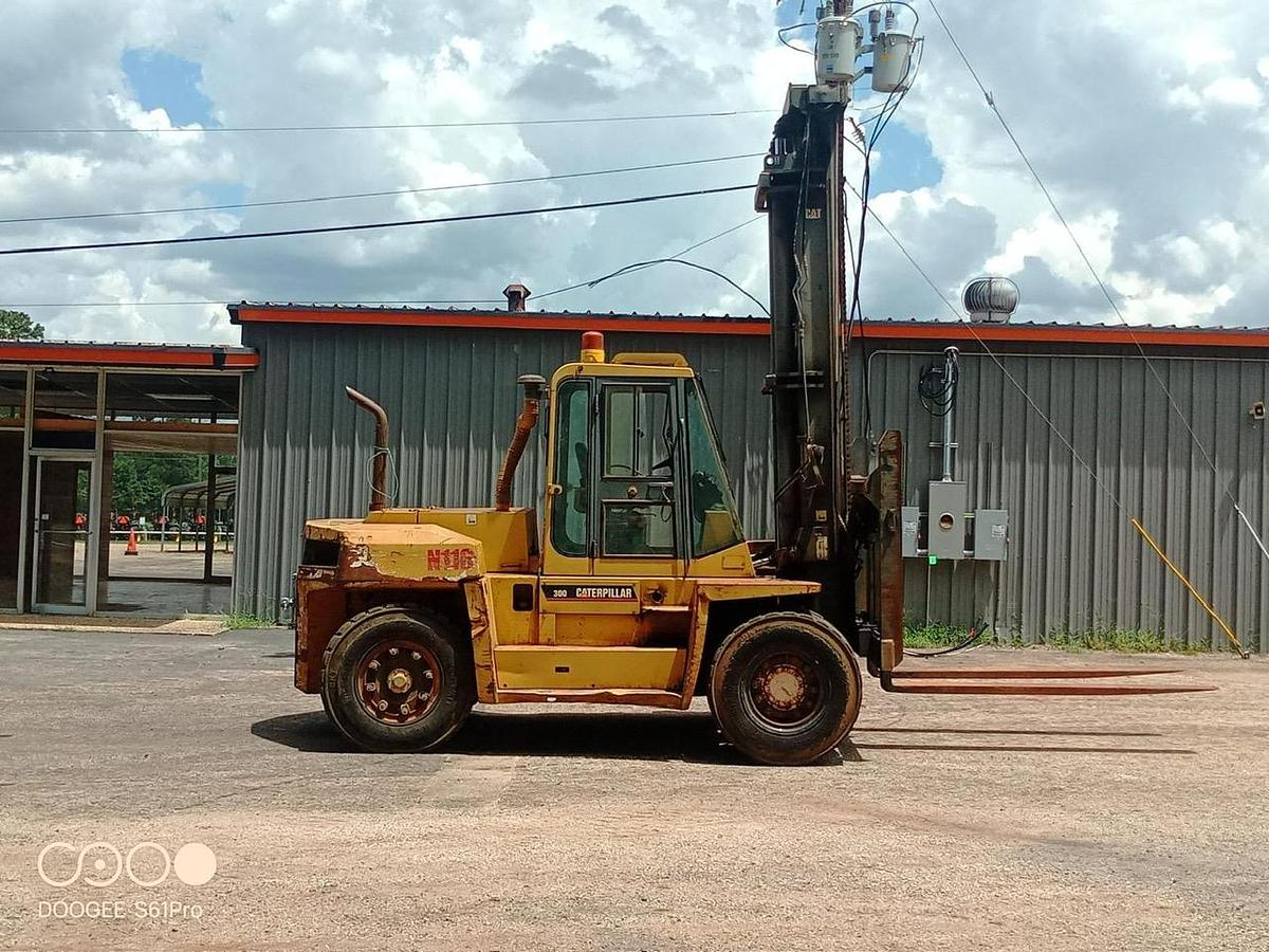 Used 2000 CAT DP135