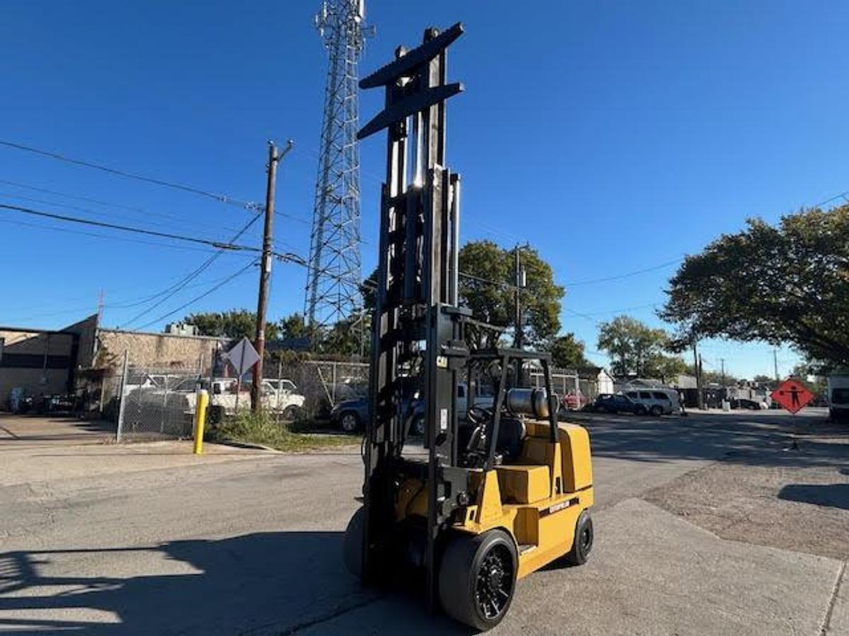 Used 2006 CAT GC70K1