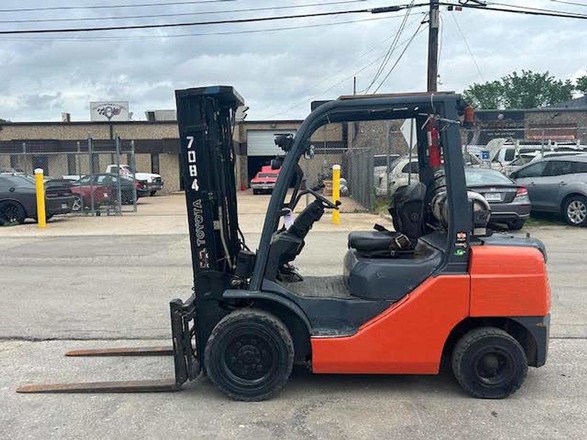 Used Toyota 8FGU30 6000LBS