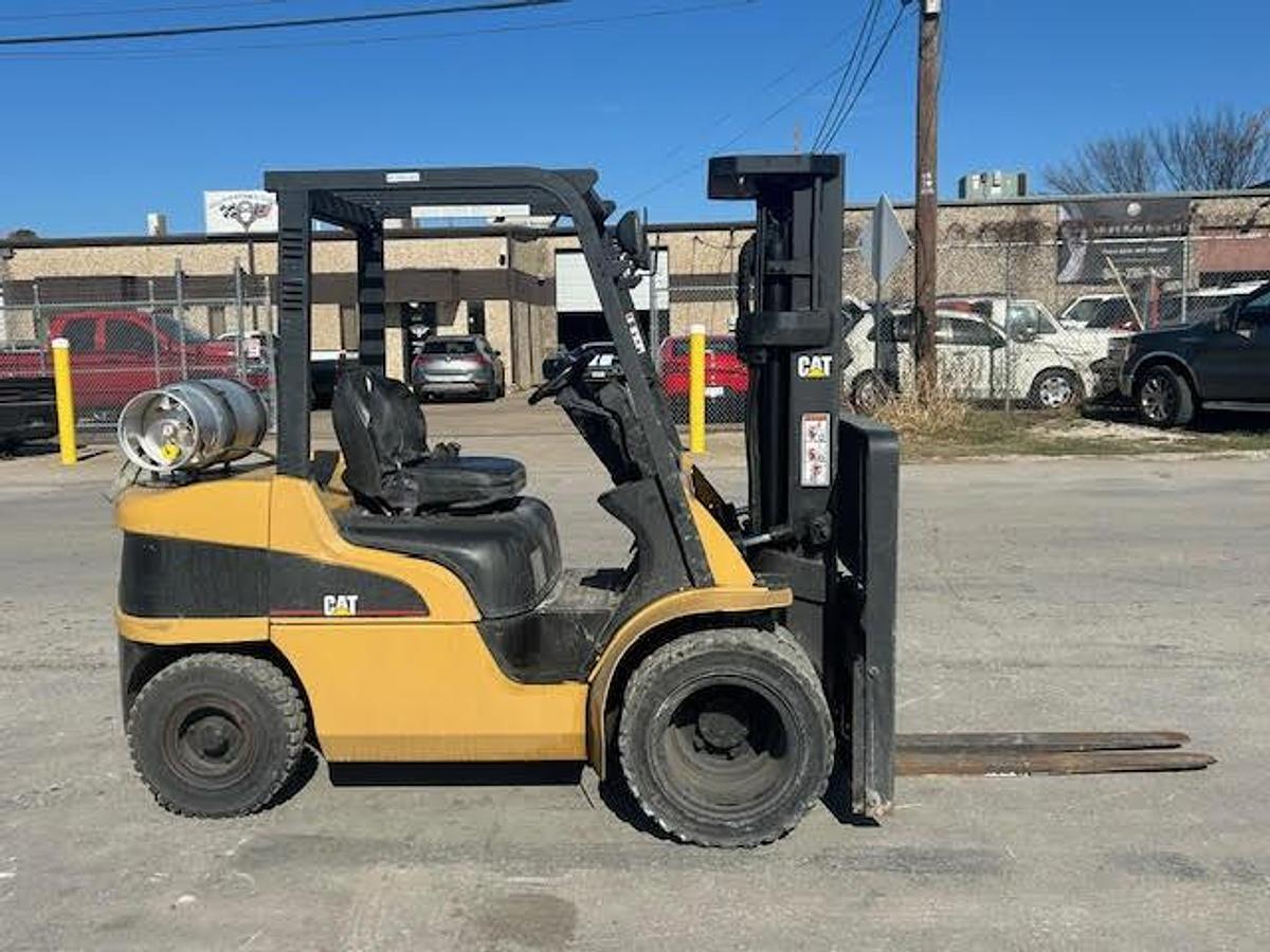 Used 2004 CAT 2C6000  6000LBS