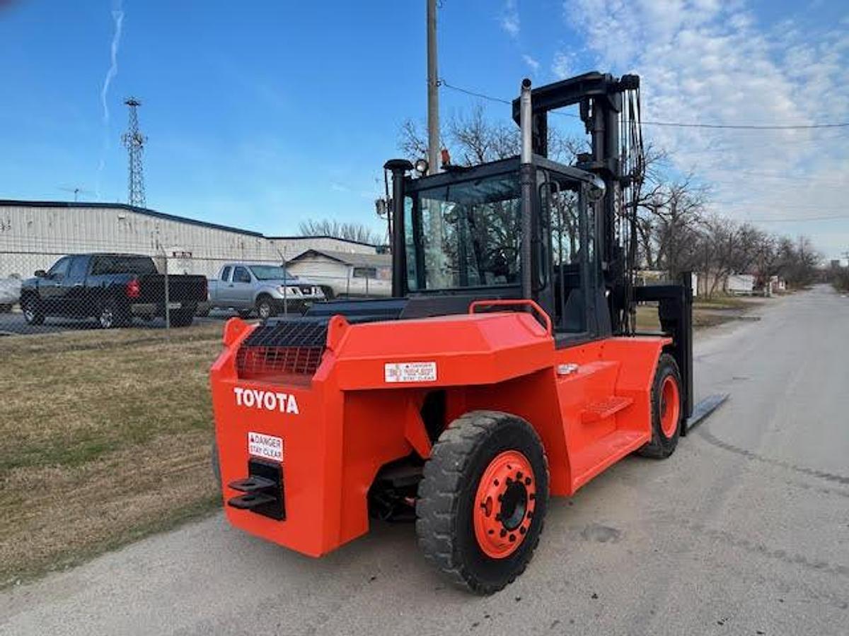 Used TOYOTA T28000 28,000LBS 