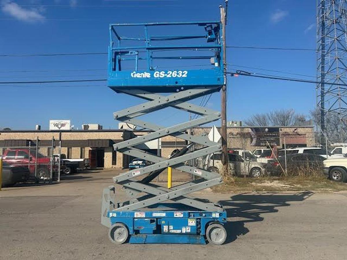 Used 2004 GENIE GS2632