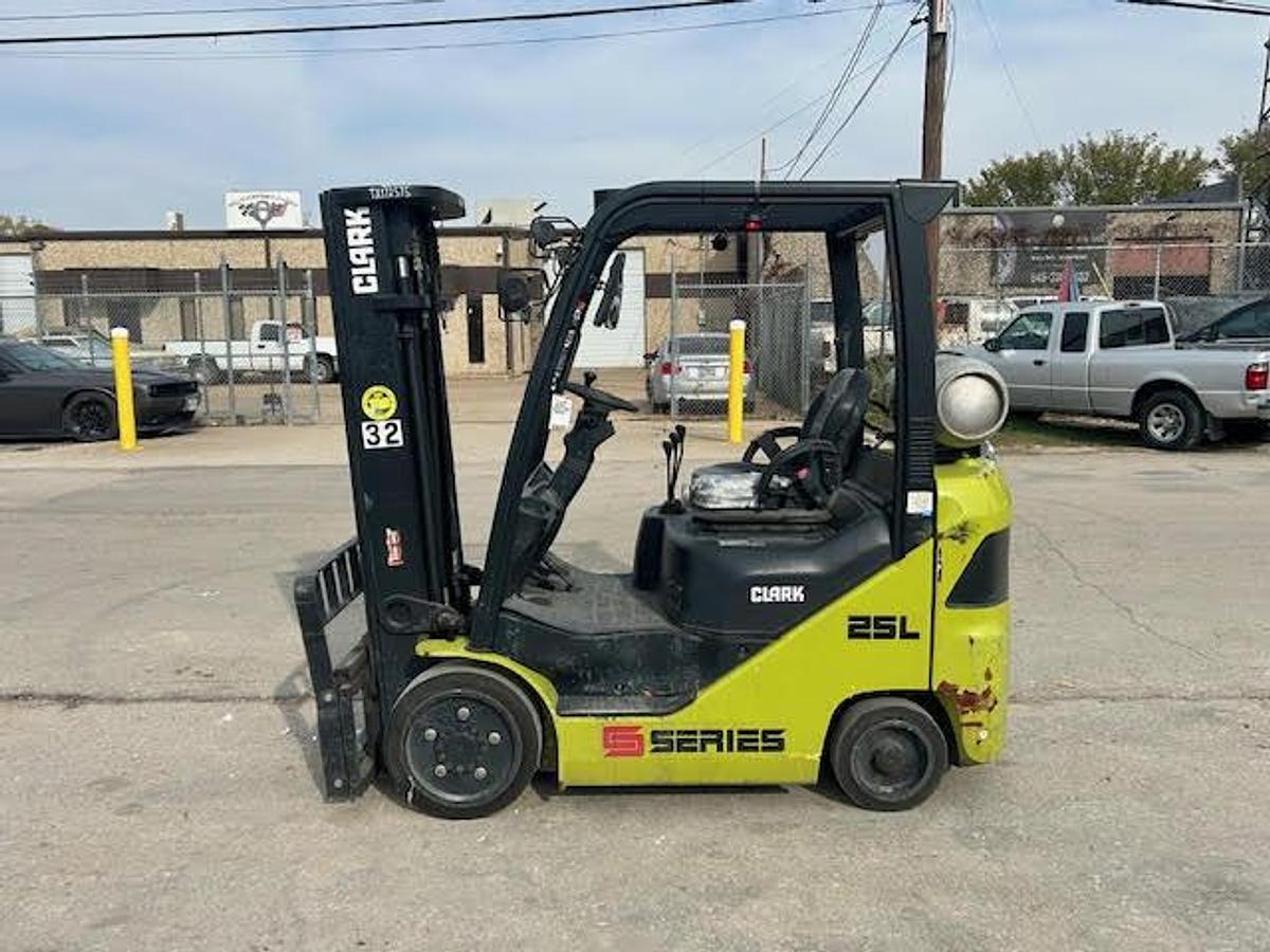 Used 2021 CLARK S25CL