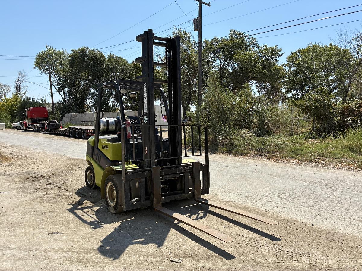 Used 2015 CLARK C30L