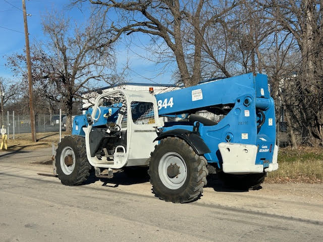 Used 2013 GENIE GTH-844