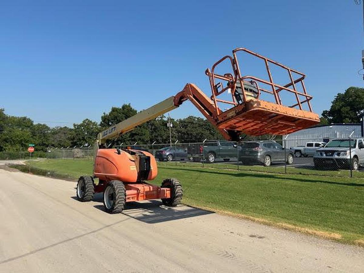 Used 2011 JLG 600AJ