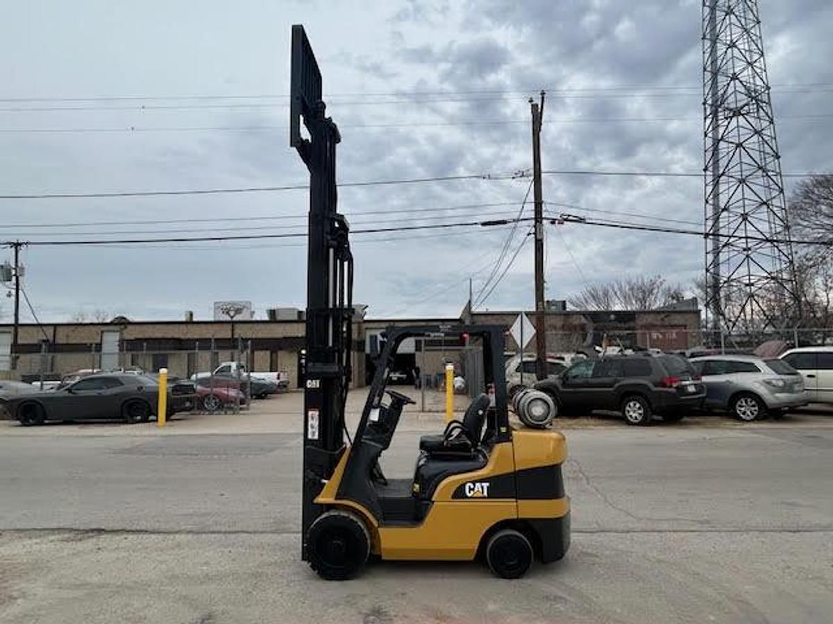 Used 2017 CAT 2C6000  6000LBS